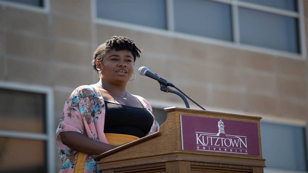 Tracy speaking at Unity Day