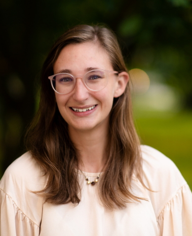 Headshot of Bri Zdradzinski