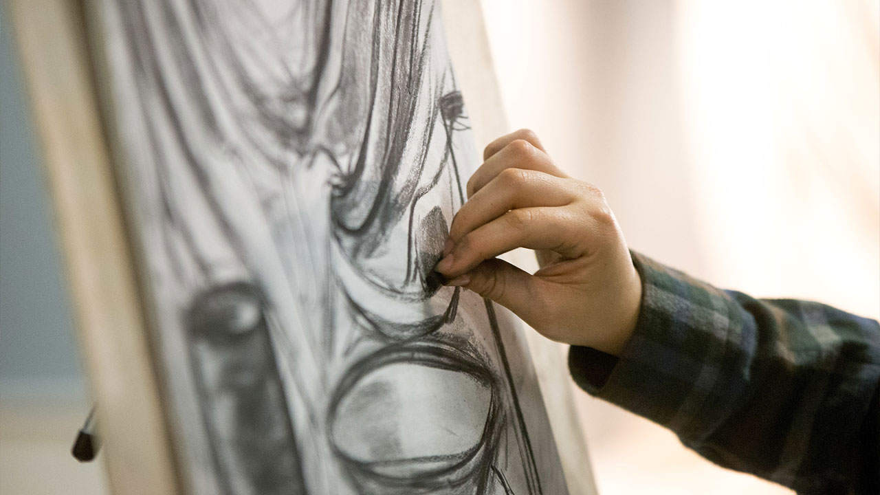 hand drawing a still life in charcoal
