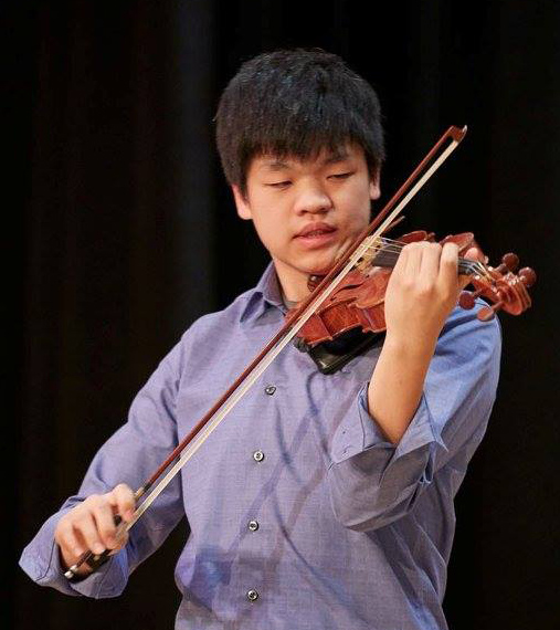 Douglas Wei playing the violin
