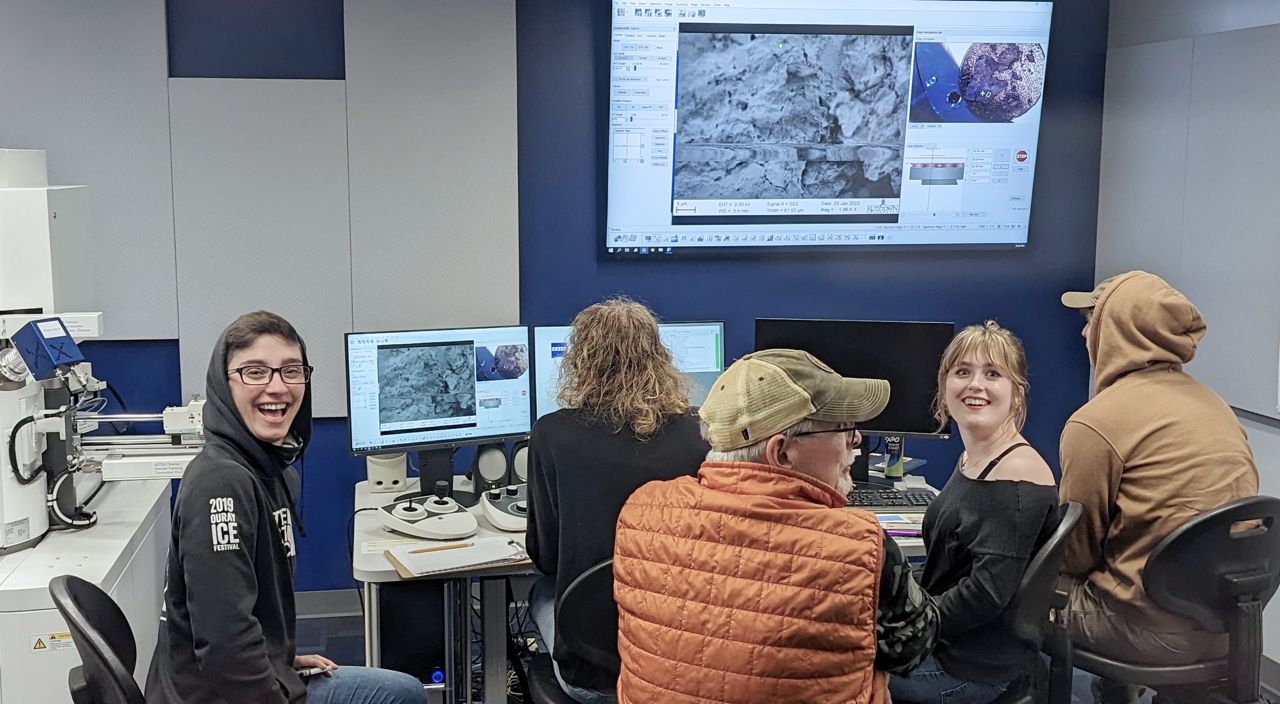 Students working in SEM lab with geology professor Ed Simpson