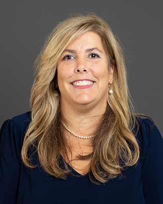 Image of Leslie Chaundy in front of gray background