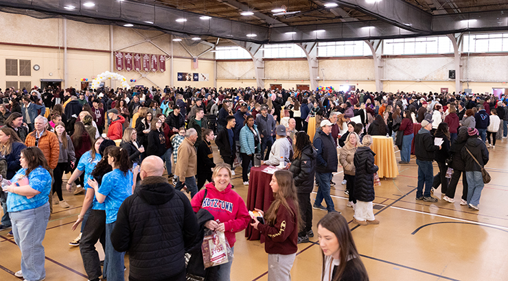 Crowd photo in O'Pake Fieldhouse