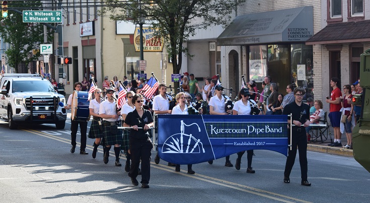 Photo of the Kutztown Pipe Band marching