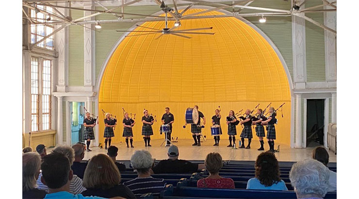 photo of the KU Pipe Band at the bandshell 8 pipers 3 drummers center