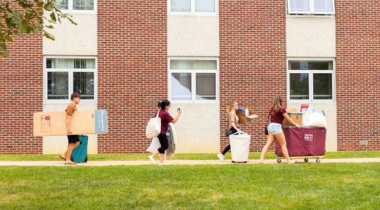 Students moving into residence halls