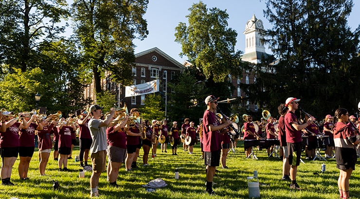 Band in front of Schaeffer
