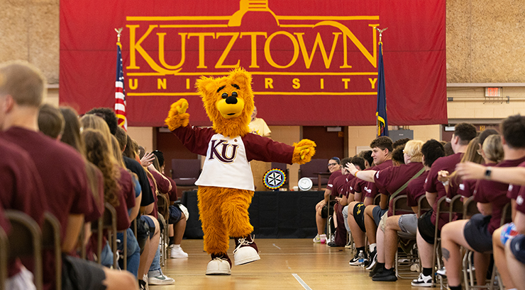 Avalanche welcomes new student at convocation