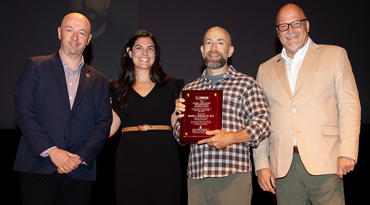 Portada Receives 2025 Wiesenberger Award for Excellence in Teaching