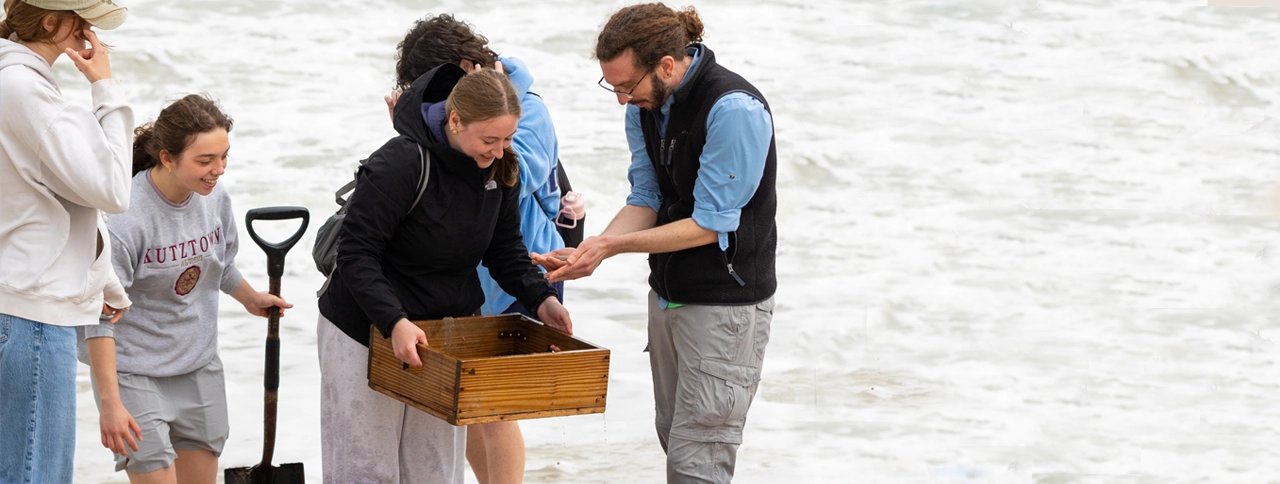 students and faculty researching marine biology at Chincoteague Bay Field Station