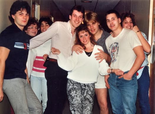 students on 2nd floor of Johnson Hall circa 1987.